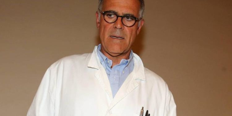 Covid, Zangrillo: “E’ morto, da 6 mesi non uso la mascherina neppure in ospedale”