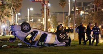 Attentato Tel Aviv, auto contro folla: ucciso un turista italiano – Video