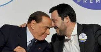 Berlusconi, Salvini gli manda sms e il Cav lo chiama: “La telefonata più bella”