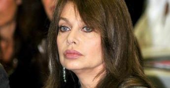 Berlusconi, Veronica Lario: “Basta falsità in momento così delicato”