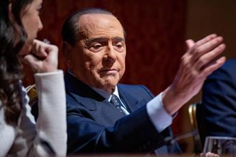 Berlusconi ricoverato: diagnosi leucemia da 2 anni, riacutizzazione a marzo