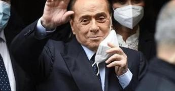 Berlusconi ricoverato, il messaggio ai suoi: “Non vedo l’ora di tornare in campo”