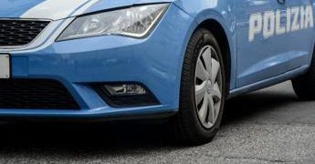 Fiumicino, tenta di rapire un bambino che reagisce e corre in casa