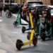 Francia, a Parigi vietati i monopattini elettrici a noleggio