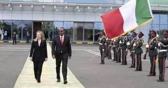 Migranti, Meloni: “Via la protezione speciale”