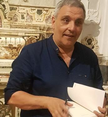 Modena Buk Festival, premio allo scrittore Maurizio De Giovanni