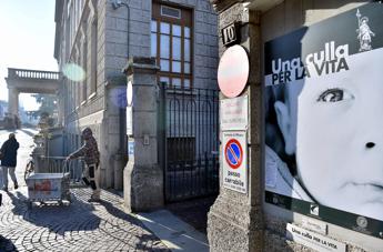 Neonato in culla vita al Mangiagalli di Milano, al via iter per affidamento Enea