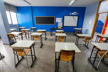 Oristano, maestra sospesa per aver fatto pregare bambini in classe