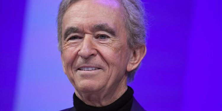 Forbes, Arnault è l’uomo più ricco del mondo. In Italia Ferrero