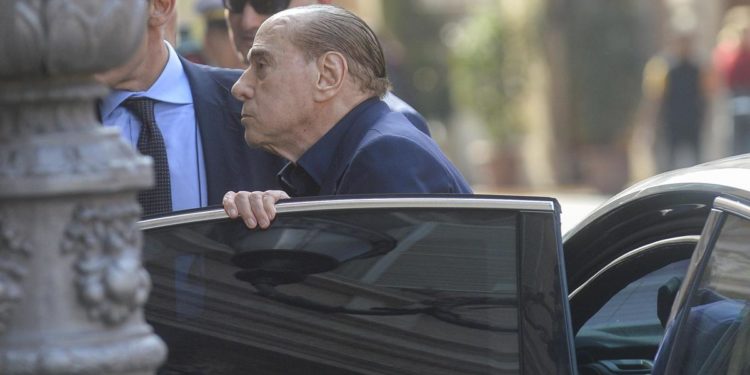 Berlusconi al San Raffaele in terapia intensiva