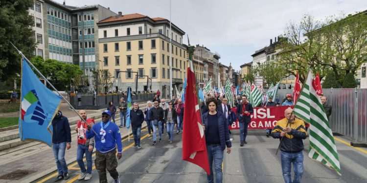 Sindacati in piazza a maggio per nuova stagione diritti