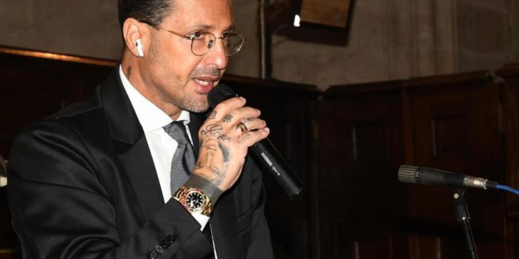 Fabrizio Corona candidato al consiglio comunale di Catania