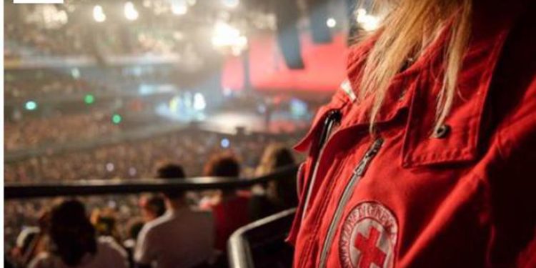 Eros Ramazzotti e stop concerto per malore fan, “Croce rossa valuta vie legali”