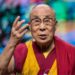 Dalai Lama si scusa per aver chiesto a bambino di “succhiargli lingua”