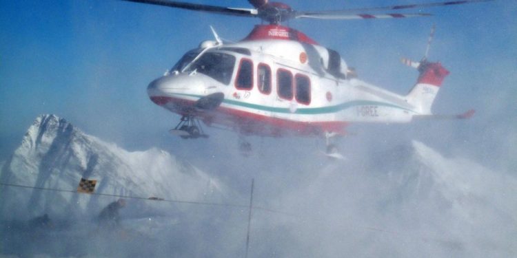 Valanga sopra Courmayeur, avviati soccorsi