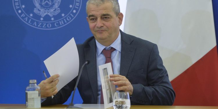 Pnrr, Fazzolari: “Piano elaborato frettolosamente da Conte II”