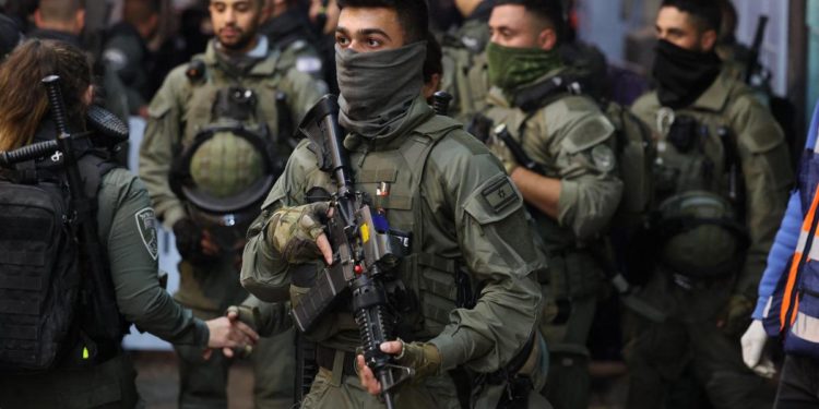 Gerusalemme, auto cerca di travolgere folla: nessuna vittima