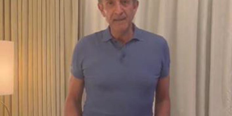 Ezio Greggio, appello alla mamma di Enea: “Torna, ti aiuteremo”