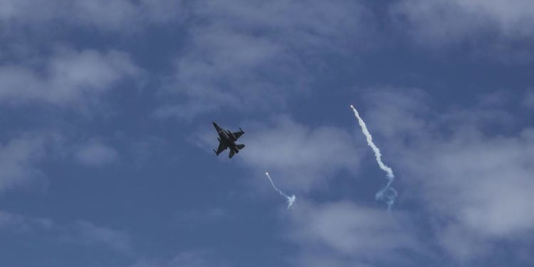 Israele, abbattuto aereo straniero proveniente dalla Siria