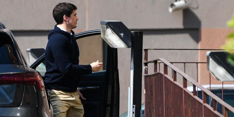 Berlusconi, il figlio Luigi: “Sta bene, sta bene”