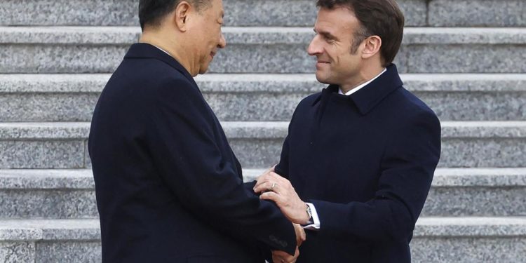 Ucraina, Macron a Xi: “Conto su di voi per ricondurre Russia a ragione”