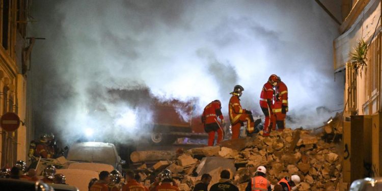 Francia, crolla palazzo di 4 piani a Marsiglia: diversi feriti