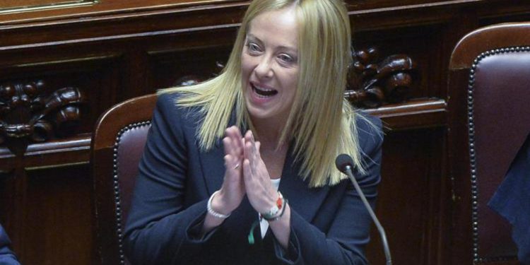Equo compenso è legge, Meloni: “Restituite dignità e giustizia”
