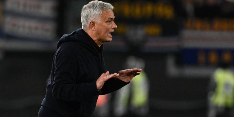 Roma-Sampdoria, insulti a Stankovic: Mourinho ferma i cori