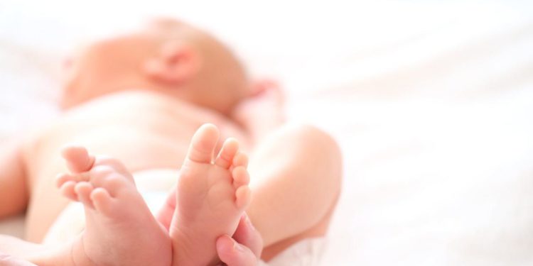 Milano, partorisce in capannone e lascia neonata in ospedale