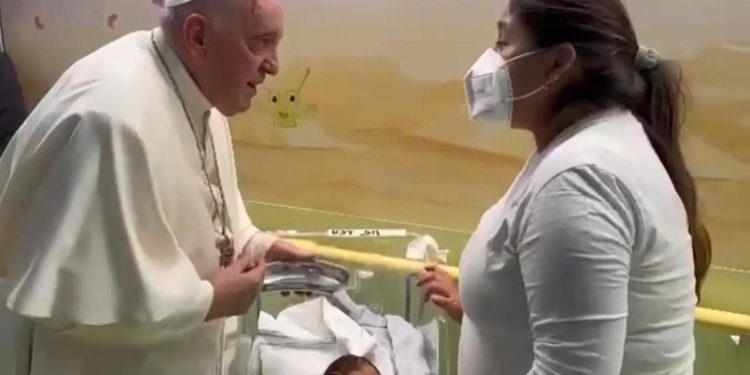 Papa Francesco sarà dimesso oggi dal Gemelli