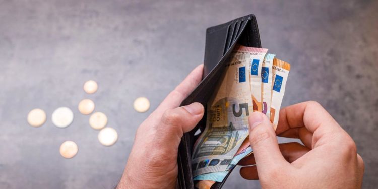 Potere acquisto famiglie in forte calo, giù del 3,7%