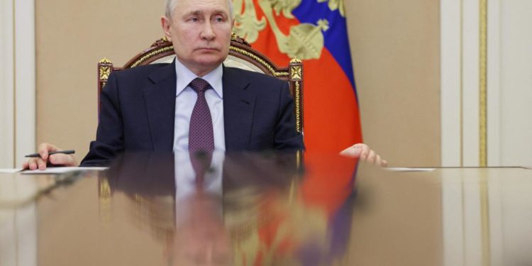 Il ‘rito’ in Spagna: bruciati i manichini di Putin, Xi, Meloni e Sanchez