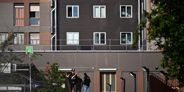 Berlusconi ricoverato, così riceve familiari e amici