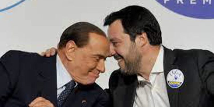 Berlusconi, Salvini gli manda sms e il Cav lo chiama: “La telefonata più bella”
