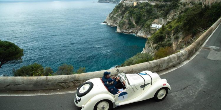Automobilismo, Facchini-Olivetti su Bmw 328 del 1938 si aggiudicano Sorrento Roads