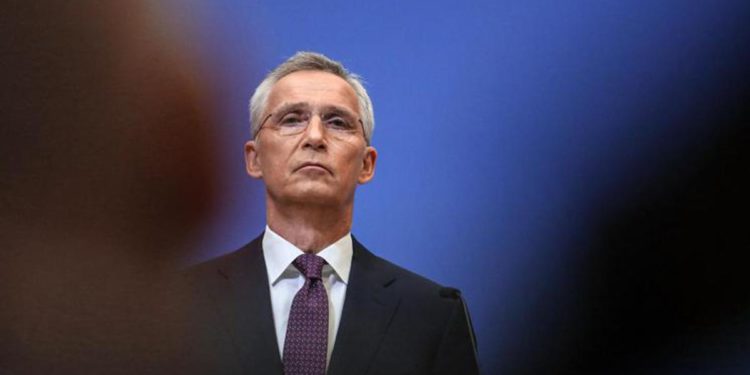 Nato, Stoltenberg: “Per Alleati 2% Pil sarà spesa militare minima”