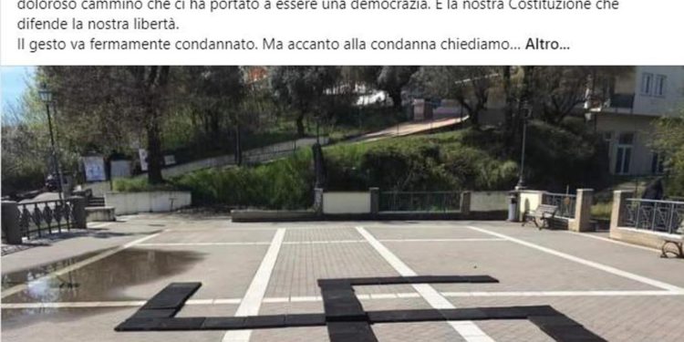 Frosinone, enorme svastica in piazza a Colli con tappetini del parco giochi