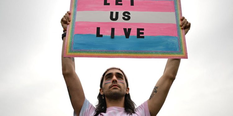 Usa, in Florida stretta anti-transgender: a scuola vietato scegliere pronome diverso dal sesso