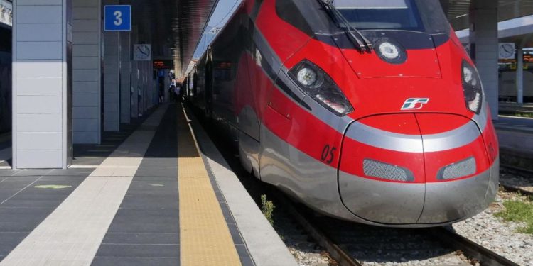 Sciopero Trenitalia, la protesta del personale: 8 ore di stop