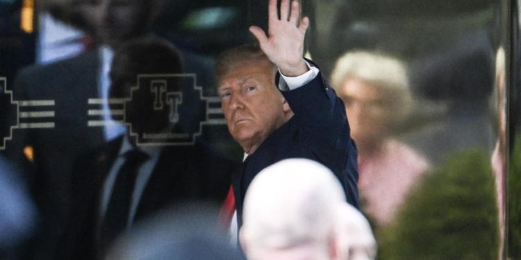 Trump incriminato oggi, ex presidente scalpita per parlare subito