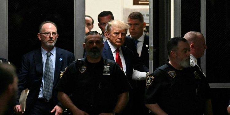 L’accordo, la modella di Playboy e il portiere: tutte le accuse a Trump