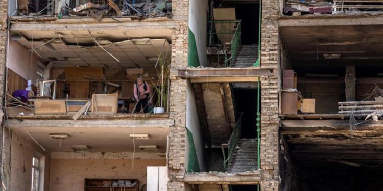 Ucraina, Zelensky: “Bombardata Zaporizhzhia, Russia sempre più isolata”