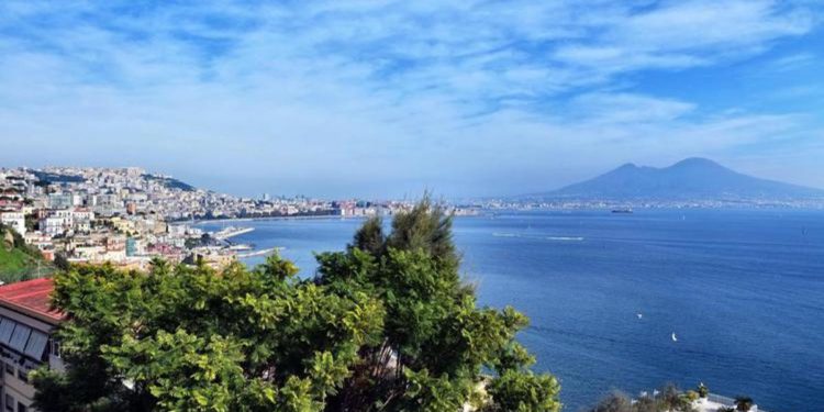 Napoli, cadavere di donna in un giardino a Posillipo: non si esclude omicidio