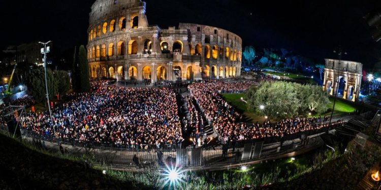 Ascolti tv, oltre il 20% di share per la Via Crucis