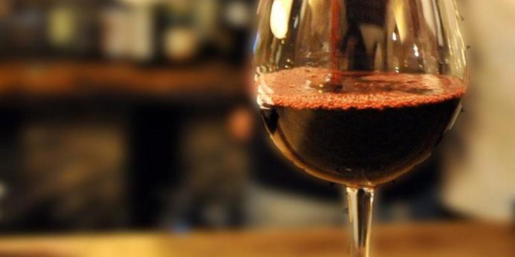 Vino rosso potrebbe ridurre alcuni grassi nel sangue nemici cuore, al via studio