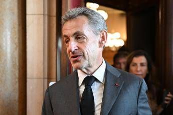 Francia, Sarkozy dichiarato colpevole di associazione a delinquere ma prosciolto da corruzione