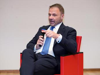 Lollobrigida: “Aumento nascite per difendere etnia italiana”