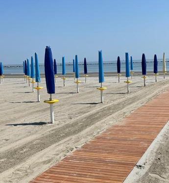 Maltempo, Rustignoli (Fiba): “su coste E.Romagna spiagge e strutture ricettive riaperte e operative, aspettiamo i turisti”