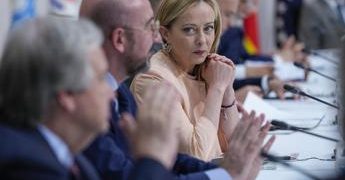 Meloni lascia G7 in anticipo: “Mia coscienza mi impone di tornare”