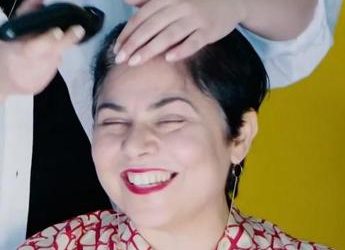 Michela Murgia si rasa: “La sardità dei miei capelli ha ceduto” – Video